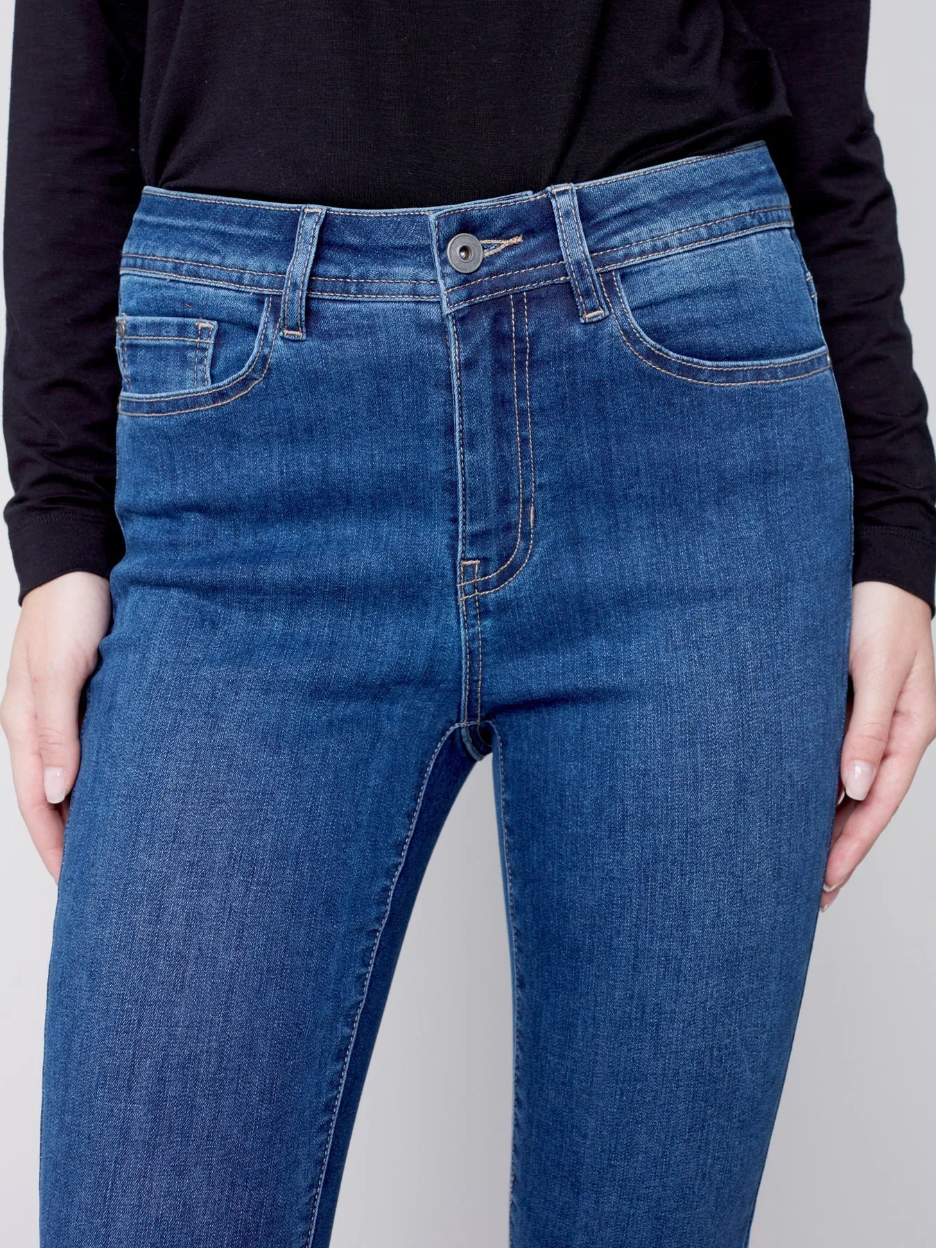 FRAYED HEM JEAN