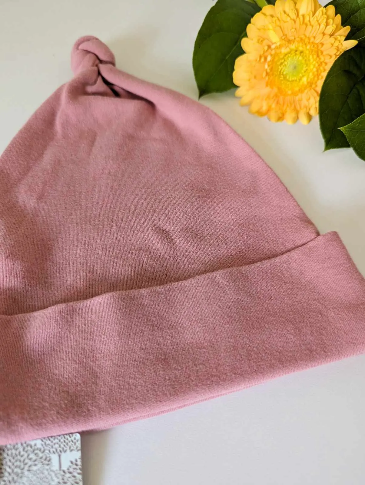 Kate Quinn Organic Cotton Knot Hat in Dusty Rose (0-3, 6-12))