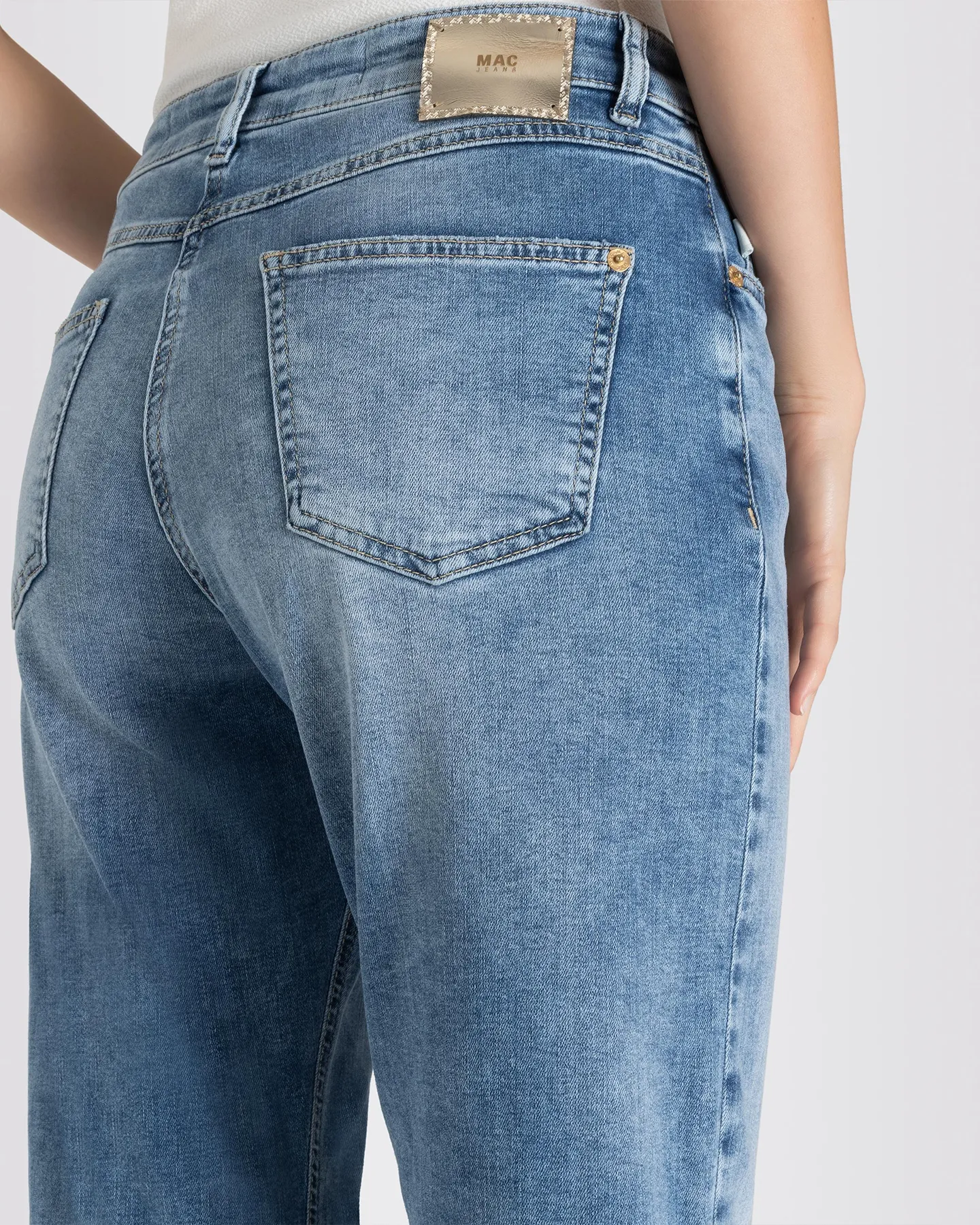 STRAIGHT LEG JEANS - LIGHT INDIGO USED WASH